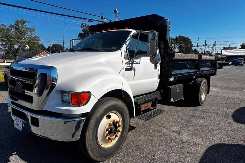 2006 Ford F-750 SuperCab photo 1