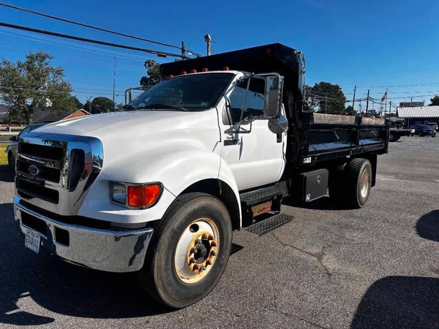 2006 Ford F-750 SuperCab photo 1