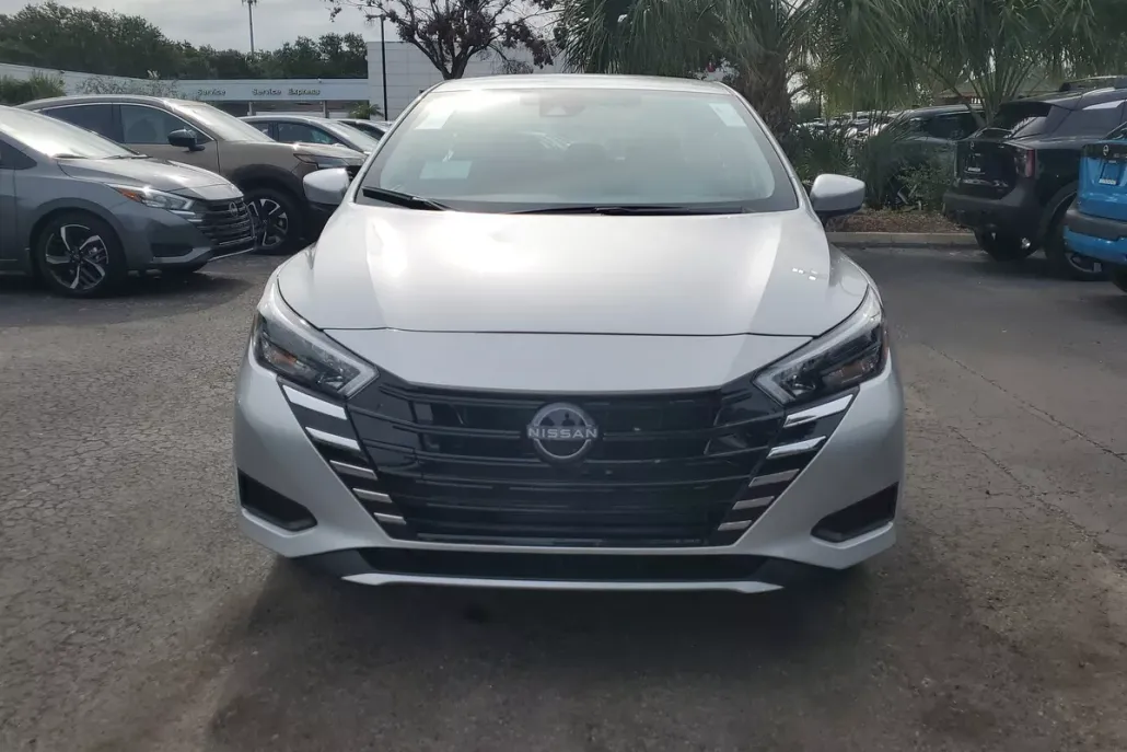 2025 Nissan Versa 1.6 SV photo 1
