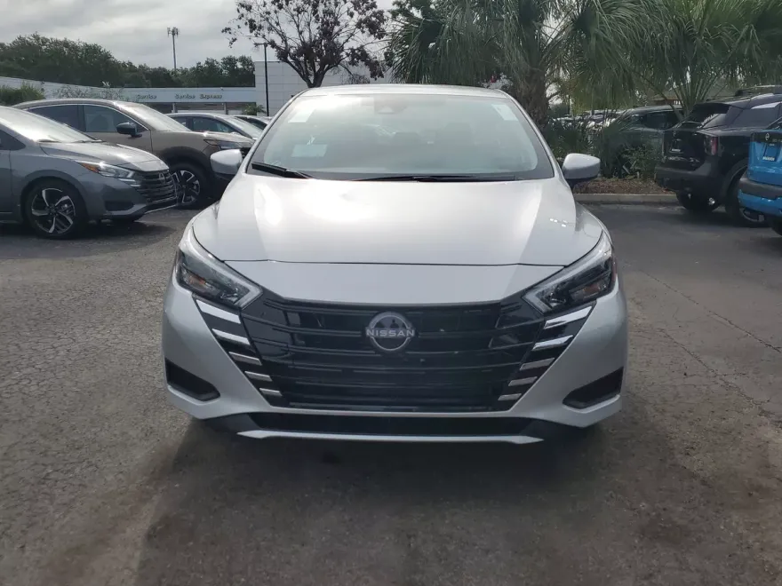 2025 Nissan Versa 1.6 SV photo 1