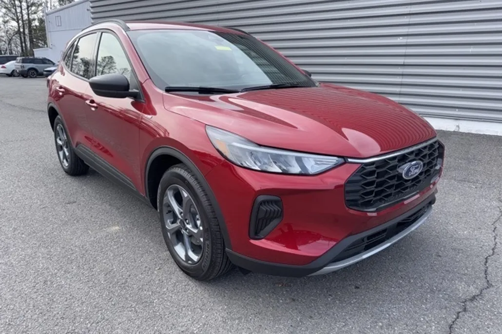 2025 Ford Escape ST-Line photo 1