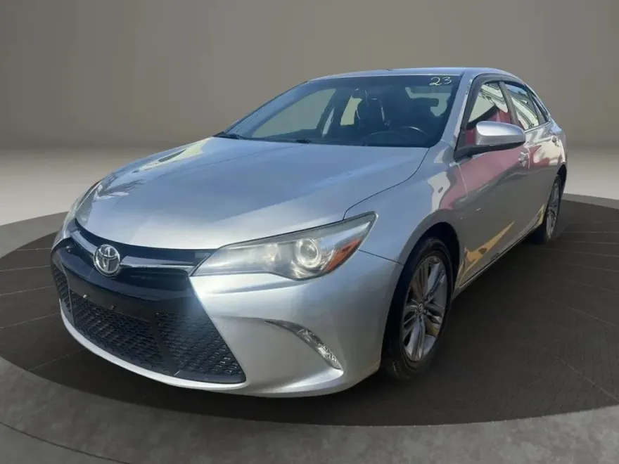 2016 Toyota Camry photo 1