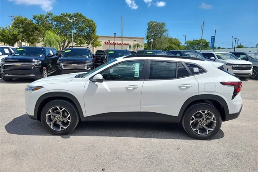 2026 Chevrolet Trax LT photo 1