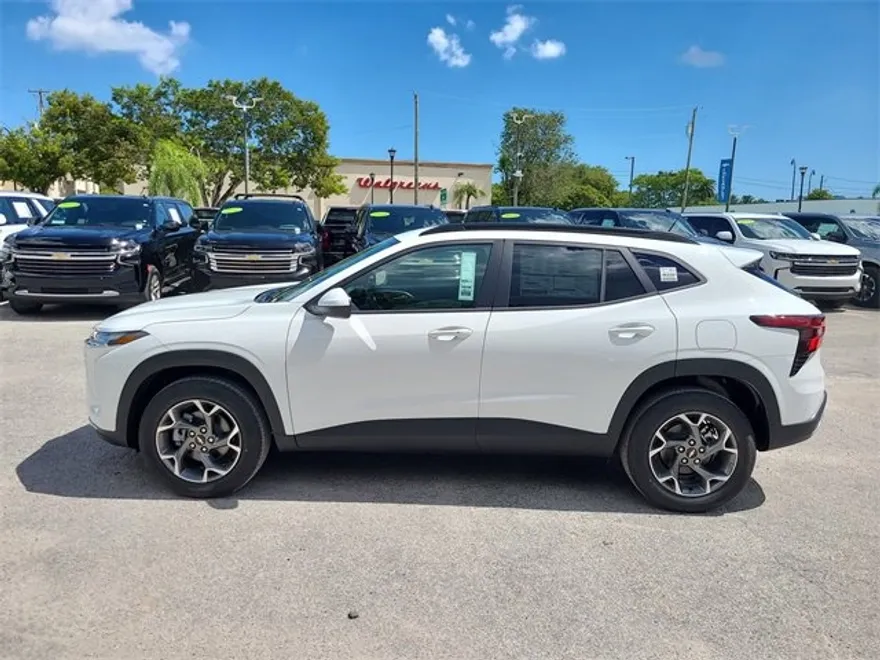 2026 Chevrolet Trax LT photo 1