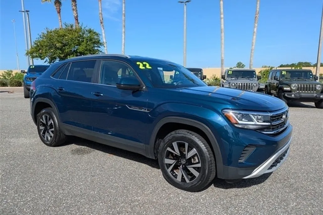 2022 Volkswagen Atlas Cross Sport SE photo 1
