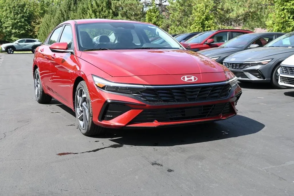 2025 Hyundai Elantra SEL Convenience photo 1