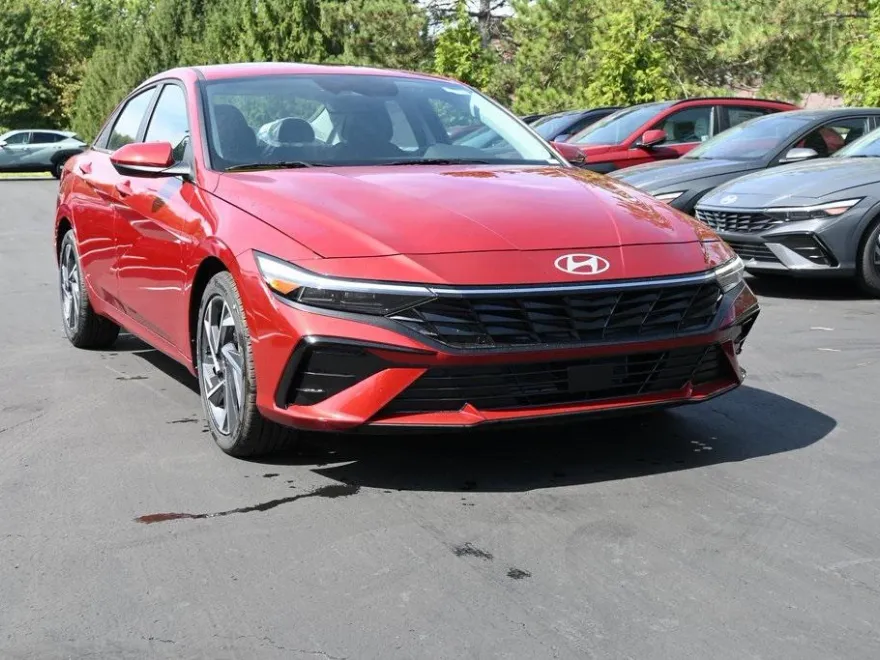 2025 Hyundai Elantra SEL Convenience photo 1