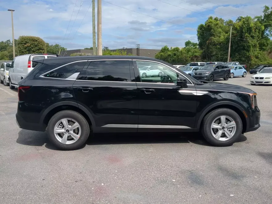 2026 Kia Sorento LX photo 1
