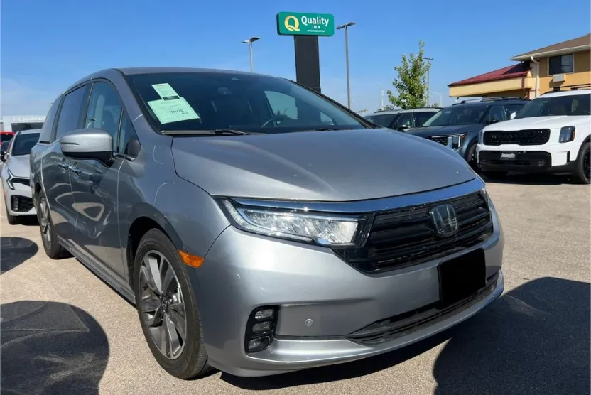 2023 Honda Odyssey Touring photo 1