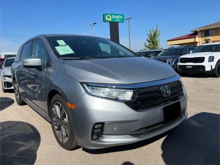 2023 Honda Odyssey Touring photo 1