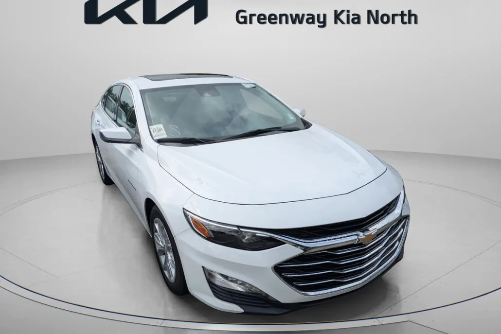 2024 Chevrolet Malibu 1LT photo 1
