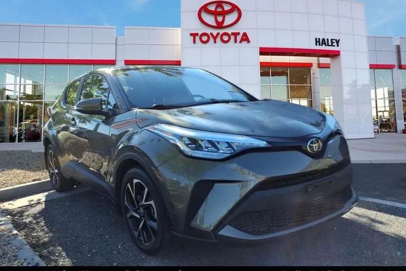 2021 Toyota C-HR XLE photo 1