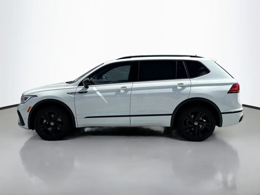 2024 Volkswagen Tiguan SE R-Line Black photo 1