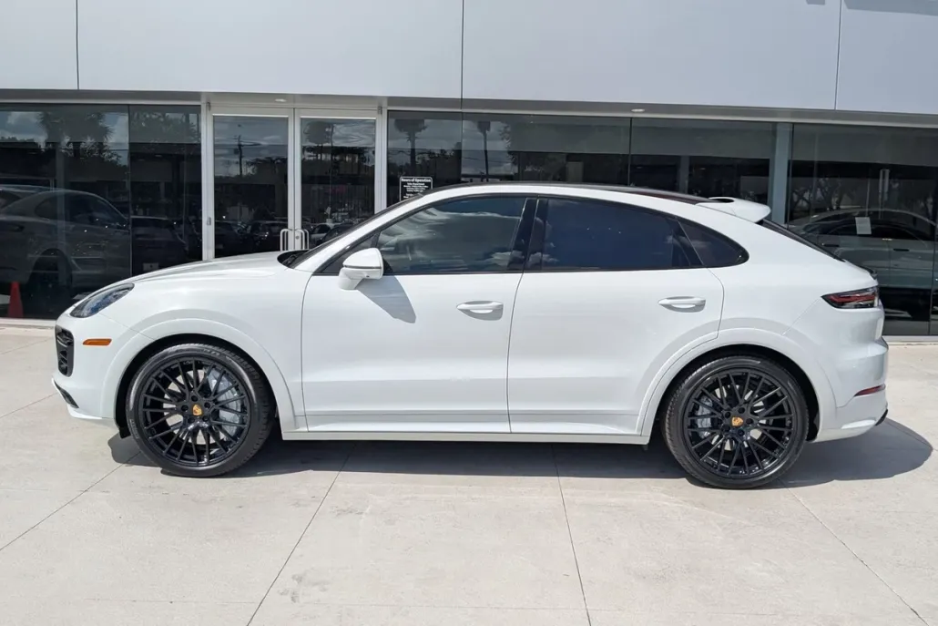2022 Porsche Cayenne Coupe Turbo photo 1