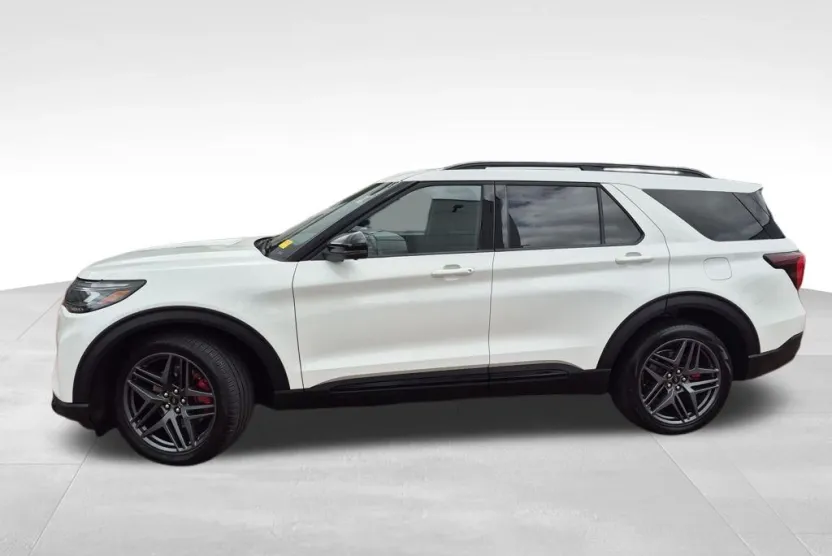 2025 Ford Explorer ST photo 1