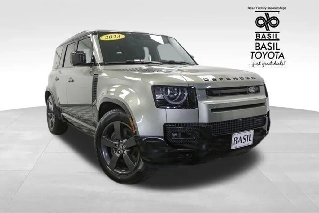 2023 Land Rover Defender X-Dynamic SE 110 photo 1