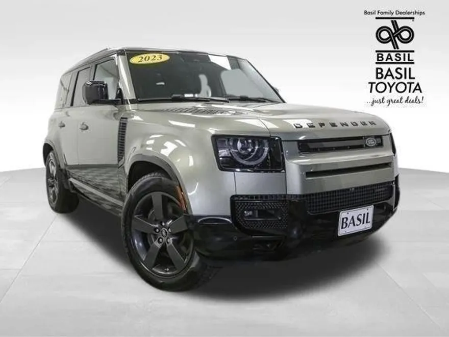 2023 Land Rover Defender X-Dynamic SE 110 photo 1