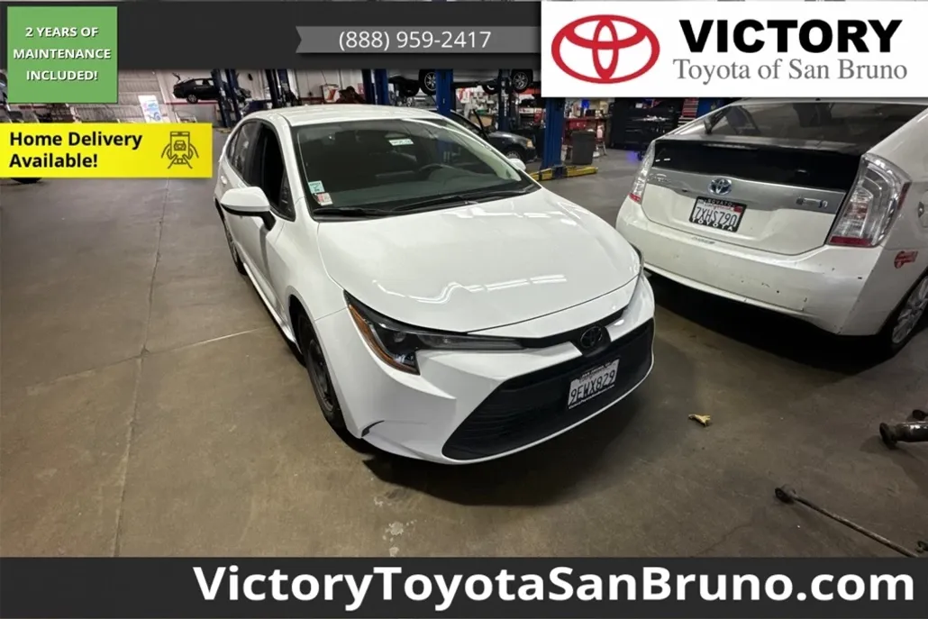 2023 Toyota Corolla LE photo 1