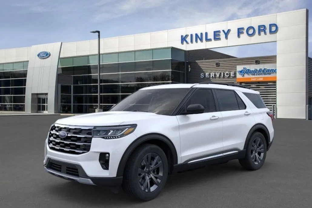 2025 Ford Explorer photo 1