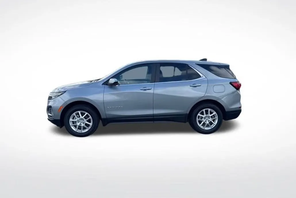 2024 Chevrolet Equinox LT photo 1