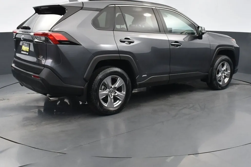 2022 Toyota RAV4 Hybrid LE photo 1