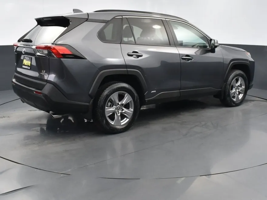 2022 Toyota RAV4 Hybrid LE photo 1