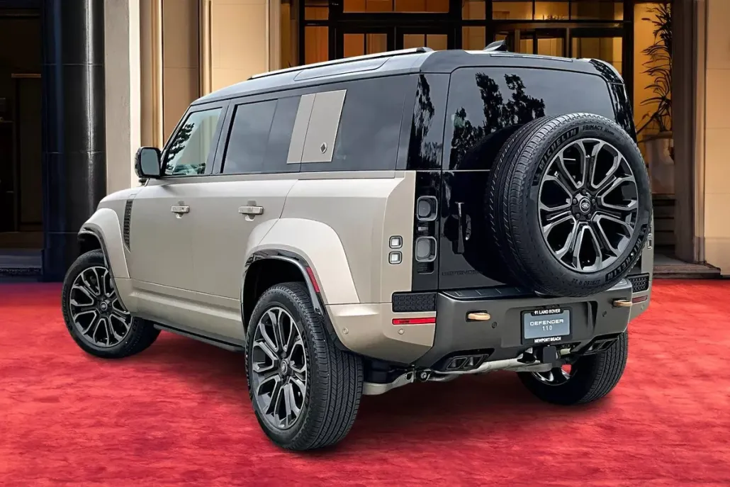 2025 Land Rover Defender 110 photo 1