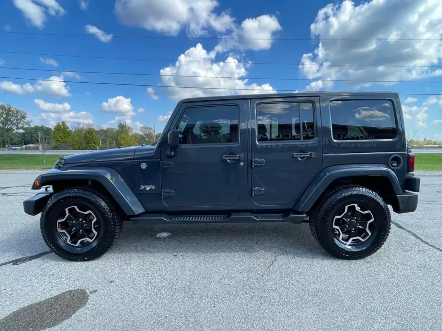2016 Jeep Wrangler Unlimited Sahara photo 1