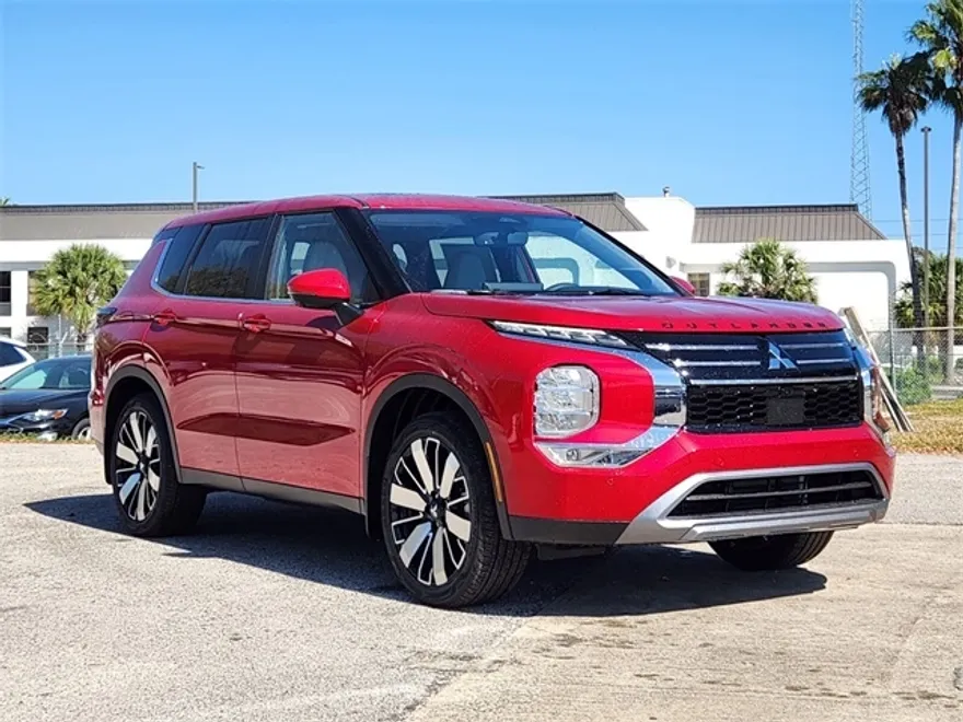 2025 Mitsubishi Outlander SE 2.5 photo 1