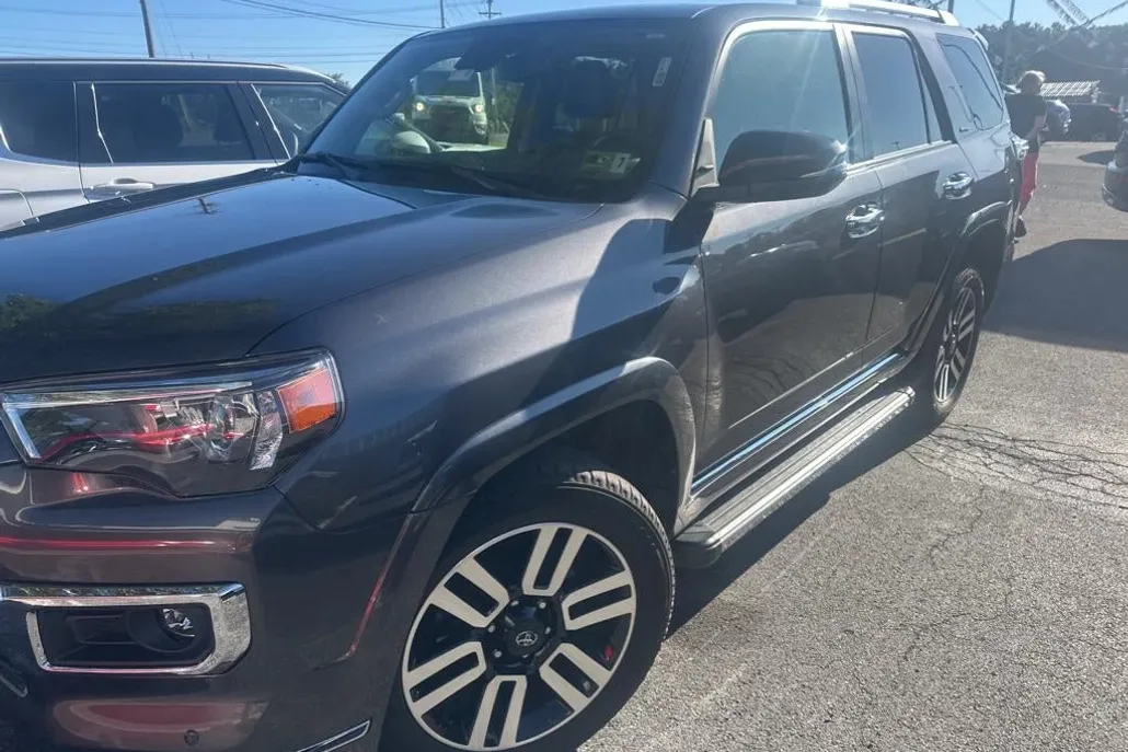 2023 Toyota 4Runner Limited photo 1