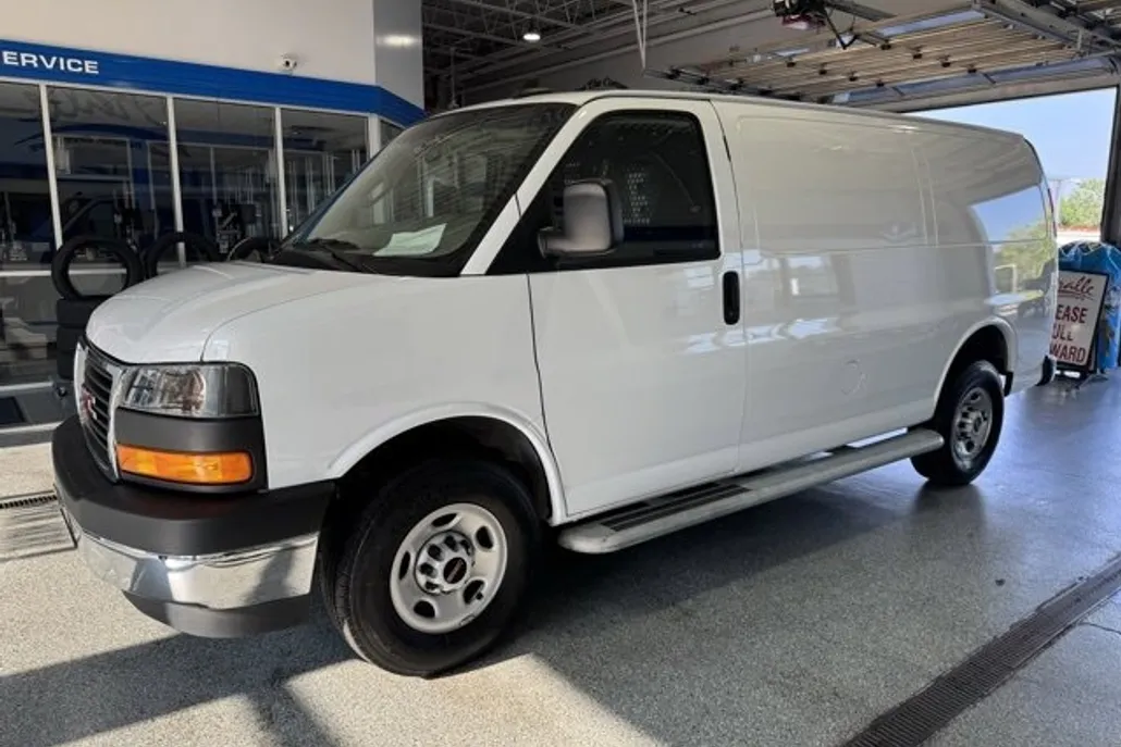 2023 Gmc Savana Cargo 2500 photo 1