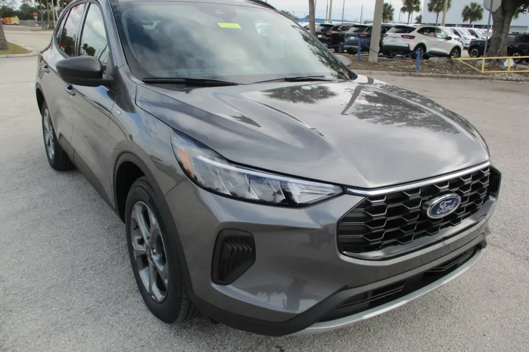 2025 Ford Escape ST-Line photo 1