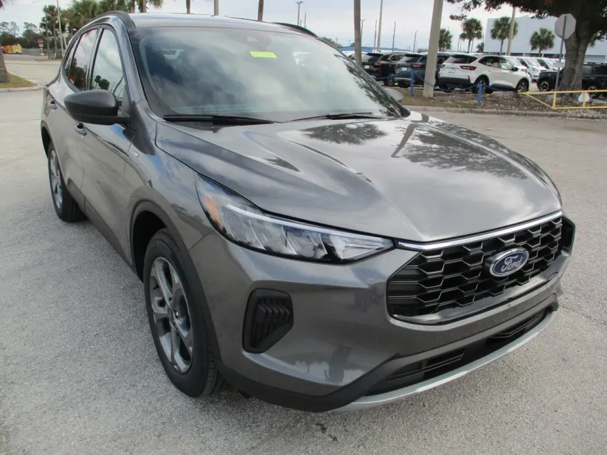 2025 Ford Escape ST-Line photo 1