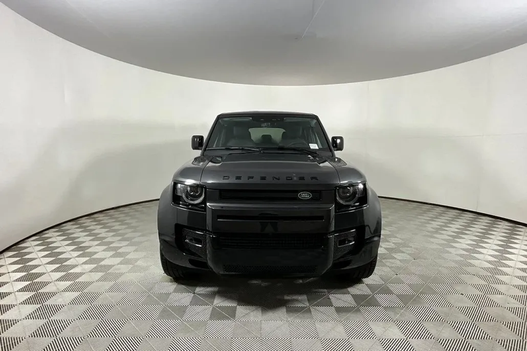 2025 Land Rover Defender 110 X-Dynamic SE photo 1