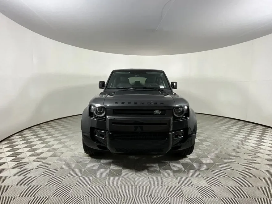 2025 Land Rover Defender 110 X-Dynamic SE photo 1