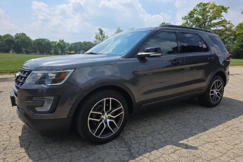 2017 Ford Explorer Sport photo 1