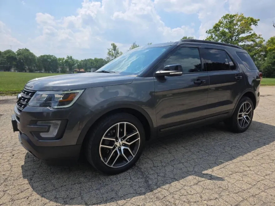 2017 Ford Explorer Sport photo 1