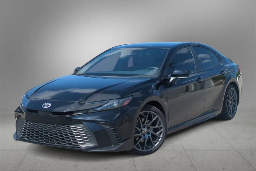 2025 Toyota Camry SE photo 1
