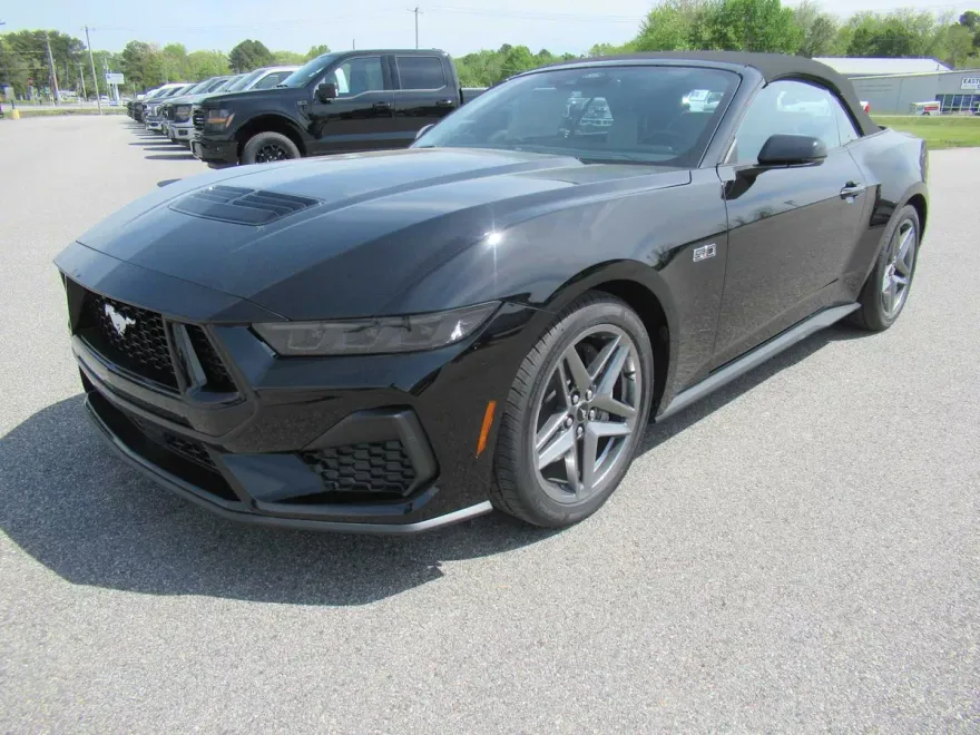 2025 Ford Mustang GT Premium Convertible photo 1