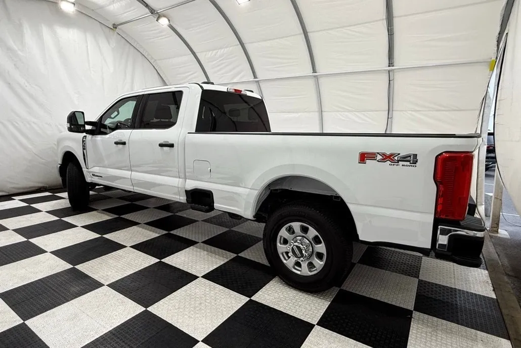 2023 Ford F-350 photo 1