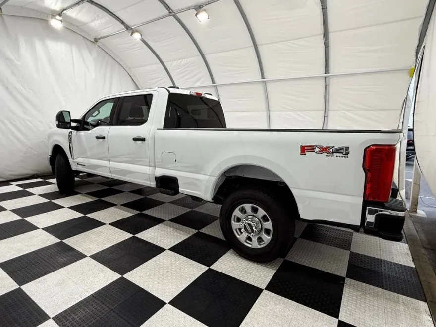 2023 Ford F-350 photo 1