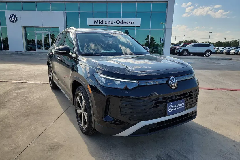 2025 Volkswagen Tiguan SE photo 1