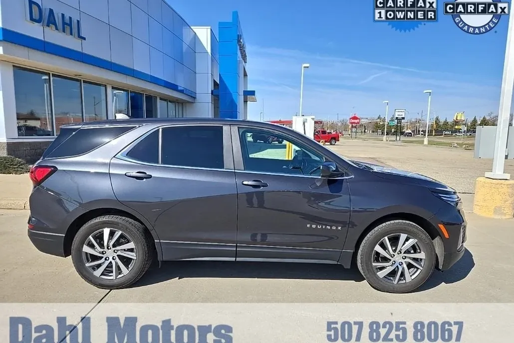 2023 Chevrolet Equinox LT photo 1