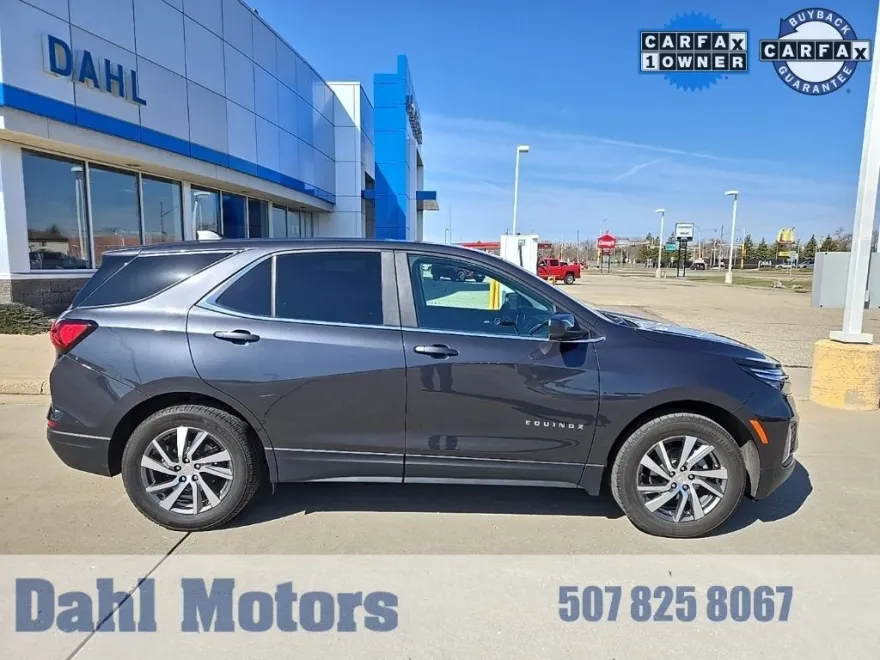 2023 Chevrolet Equinox LT photo 1