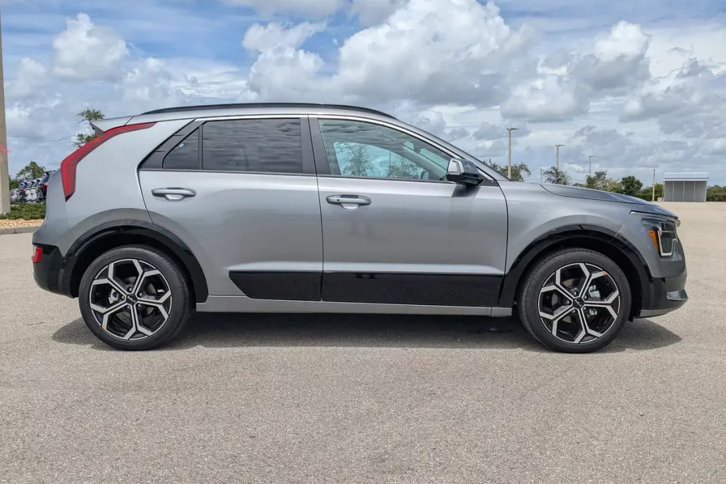 2025 Kia Niro EX Touring photo 1