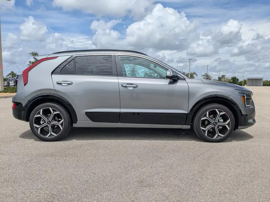 2025 Kia Niro EX Touring photo 1