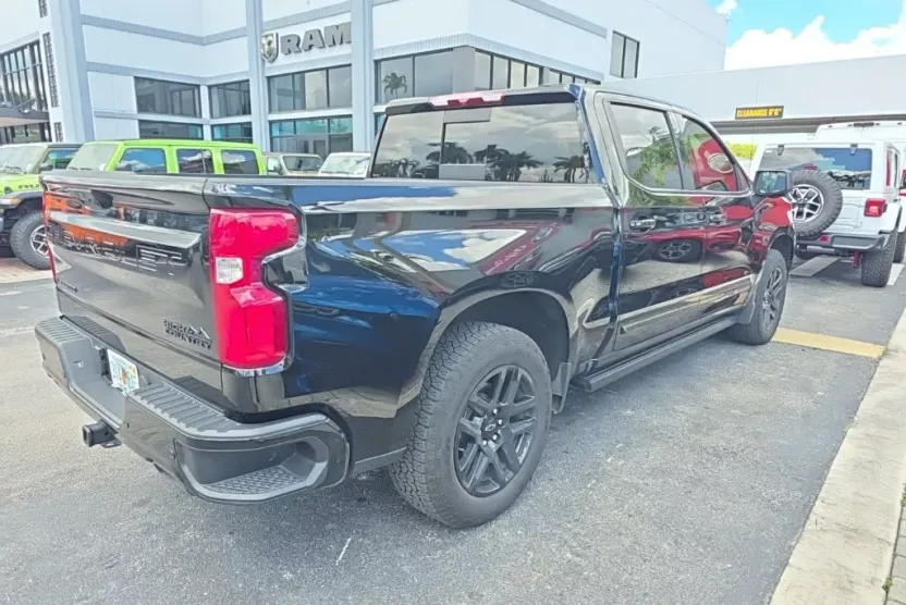 2025 Chevrolet Silverado 1500 High Country photo 1