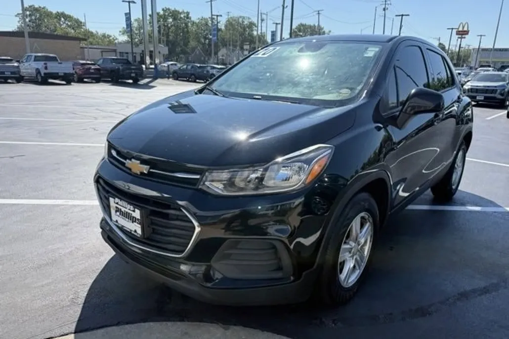 2020 Chevrolet Trax LS photo 1