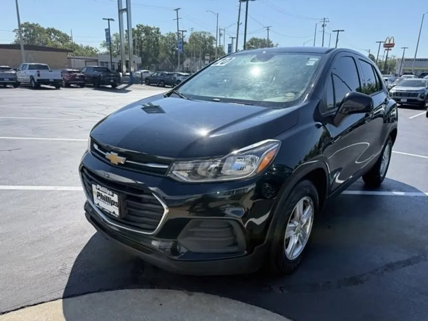 2020 Chevrolet Trax LS photo 1