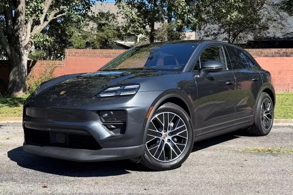2025 Porsche Macan Electric 4 photo 1